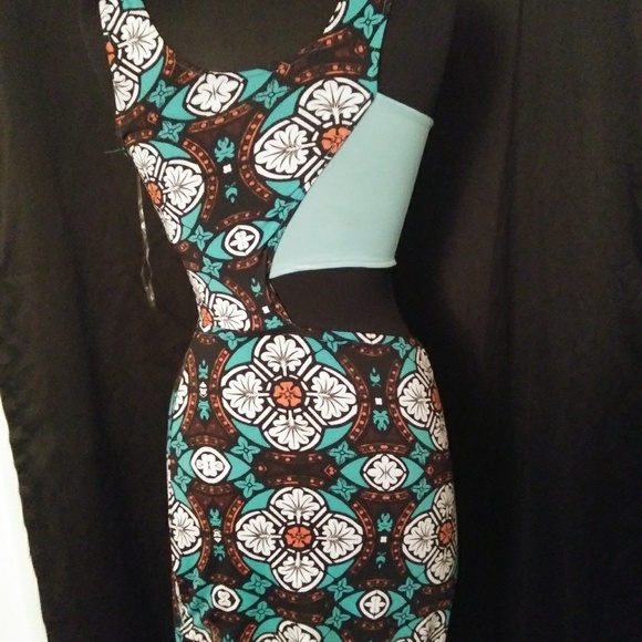 Dress - Picture 2 of 2